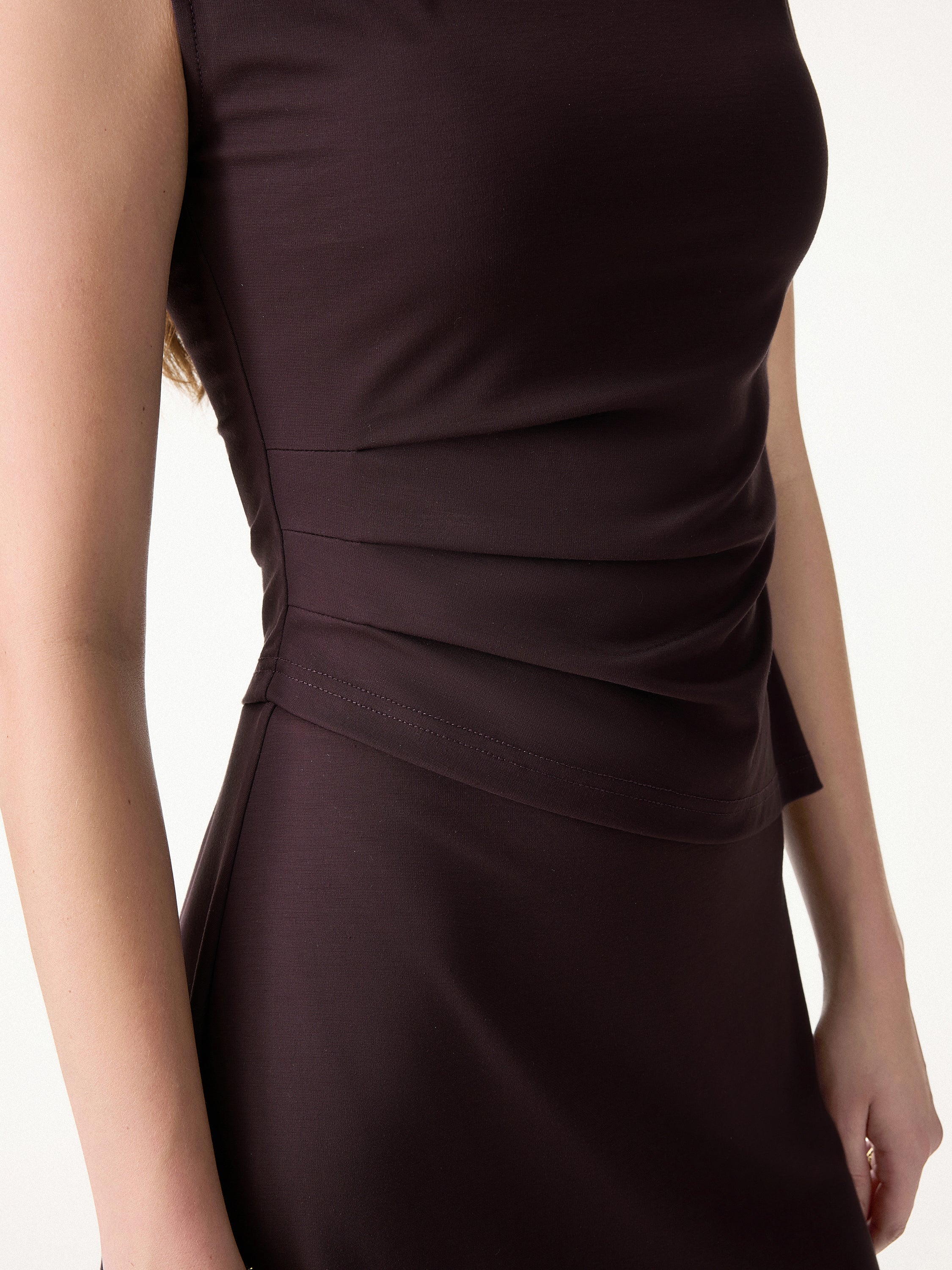 Effortless Wide Shoulder Tucked Asymmetrical Hem Sleeveless Top - Image 5
