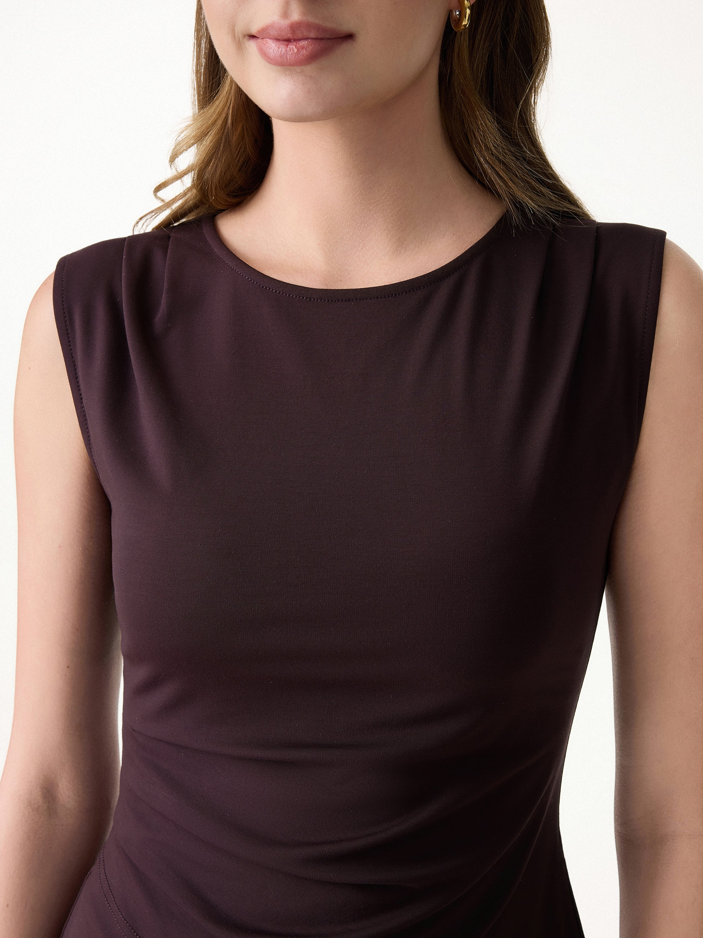 Effortless Wide Shoulder Tucked Asymmetrical Hem Sleeveless Top - Image 2
