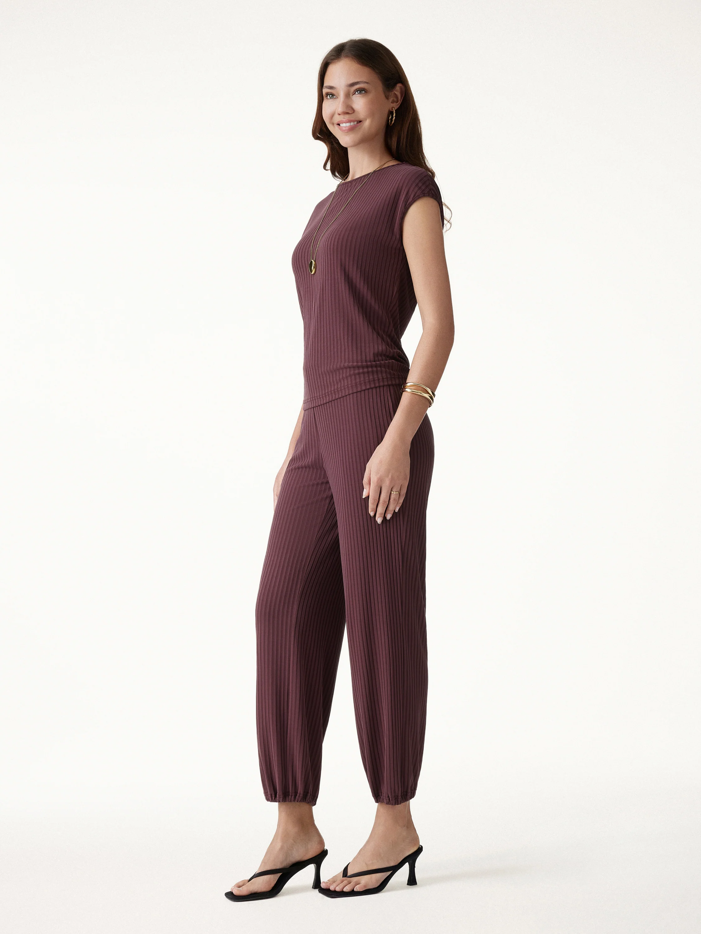 2Pcs Set Wrinkle-Free Cap Sleeve Top & Mid-Rise Cropped Pants - Image 4