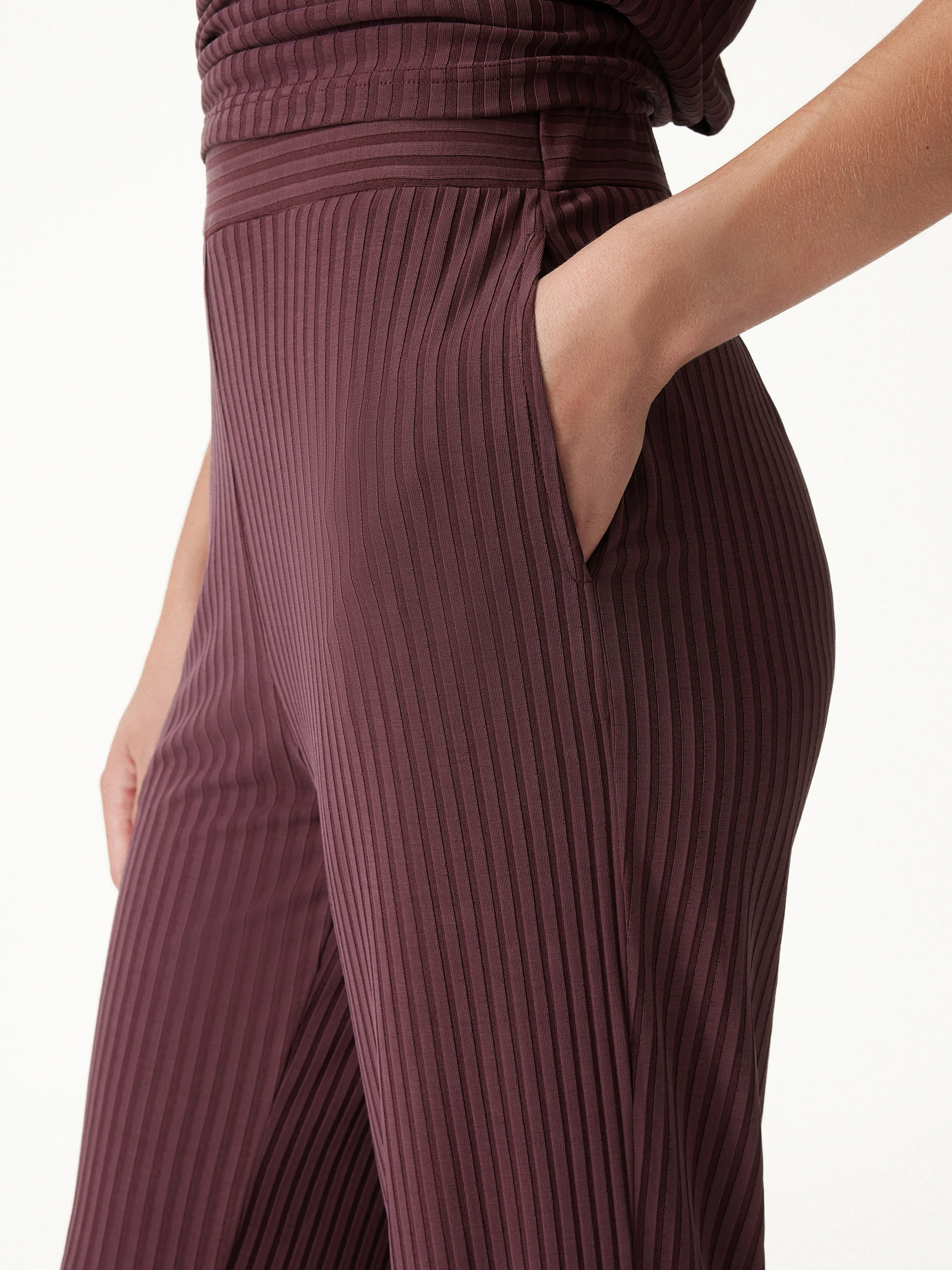 2Pcs Set Wrinkle-Free Cap Sleeve Top & Mid-Rise Cropped Pants - Image 7