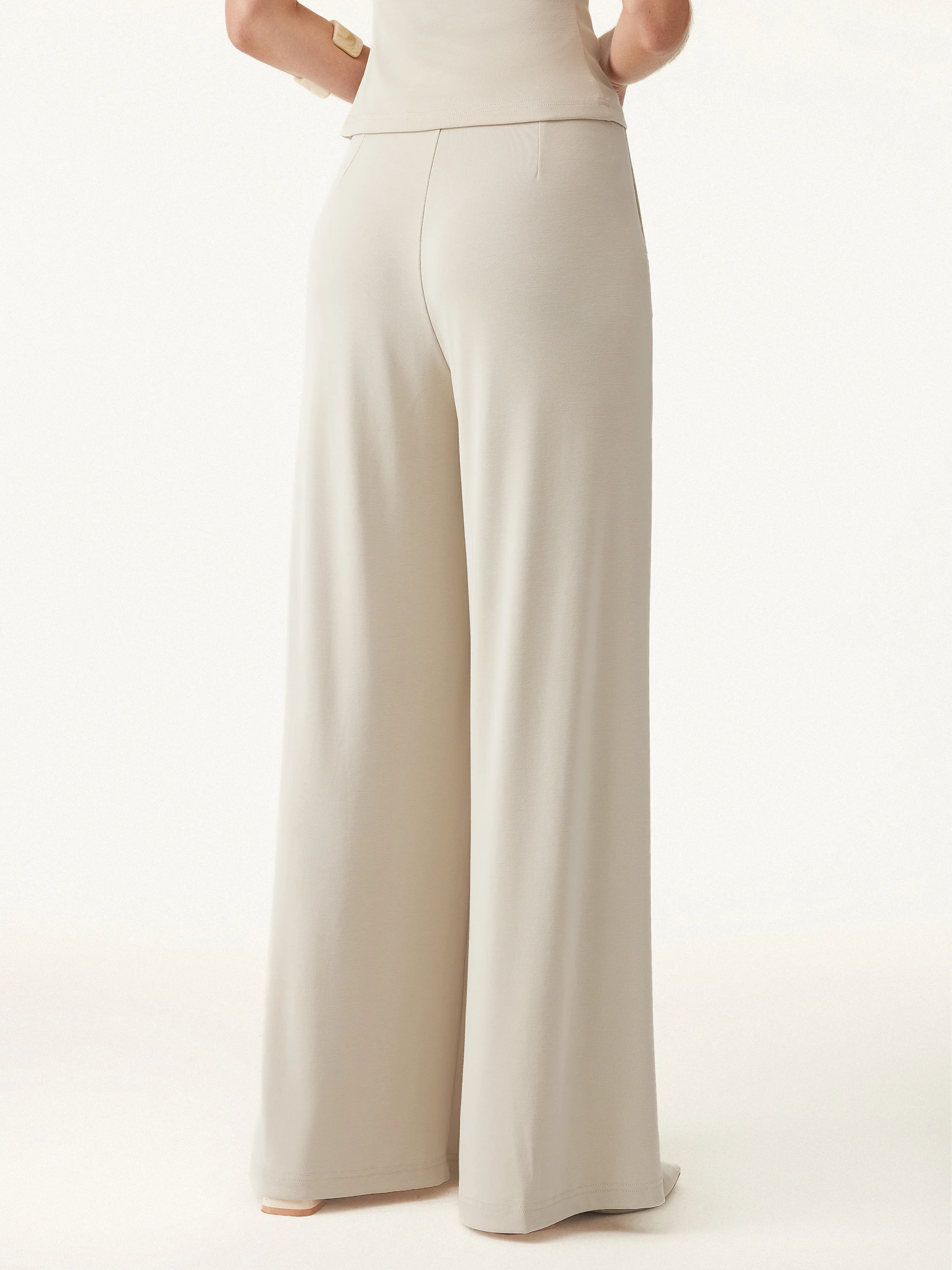Mid Rise Pleated Wide Leg Palazzo Pants with Pockets - Image 10