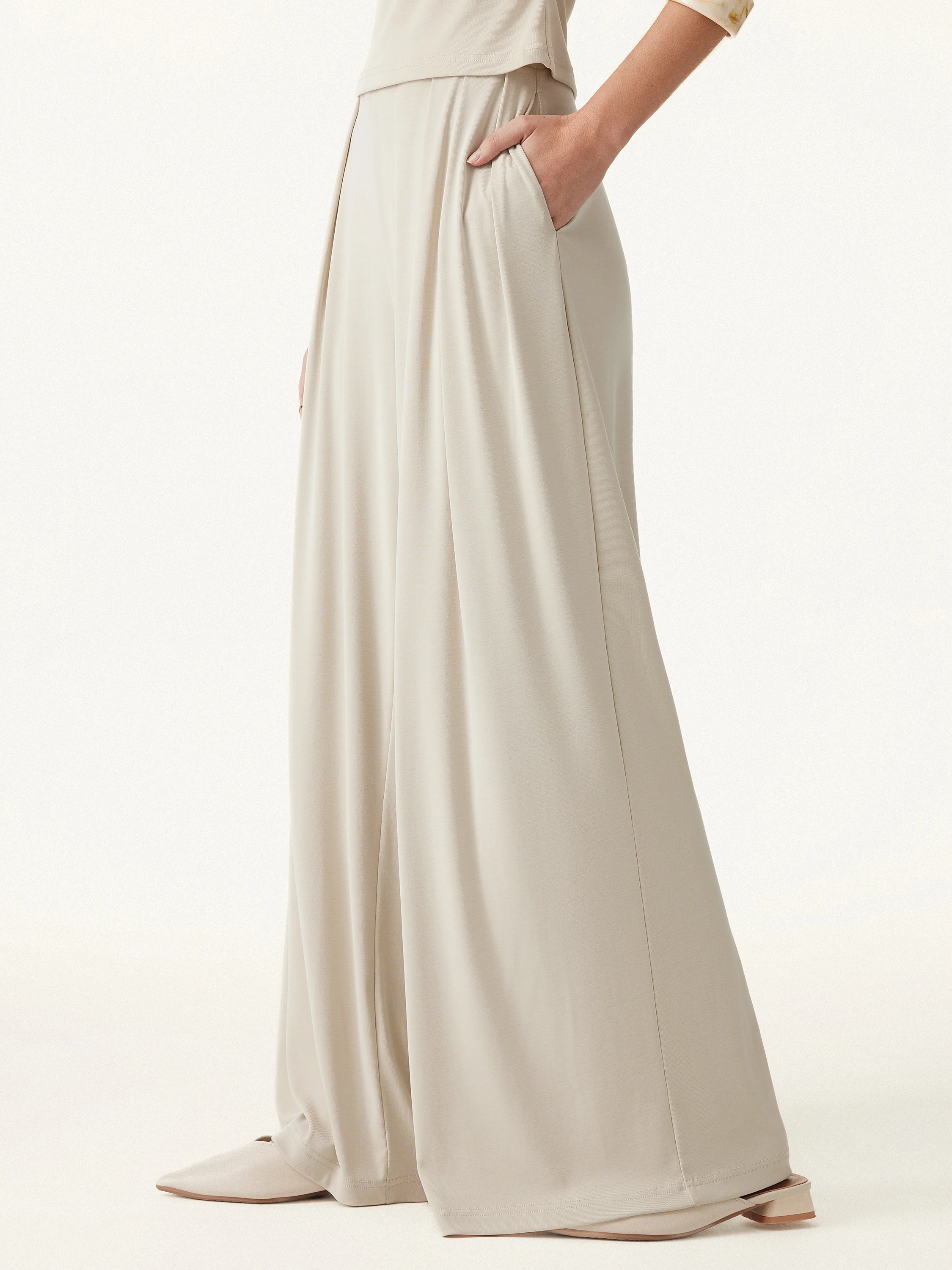 Mid Rise Pleated Wide Leg Palazzo Pants with Pockets - Image 2
