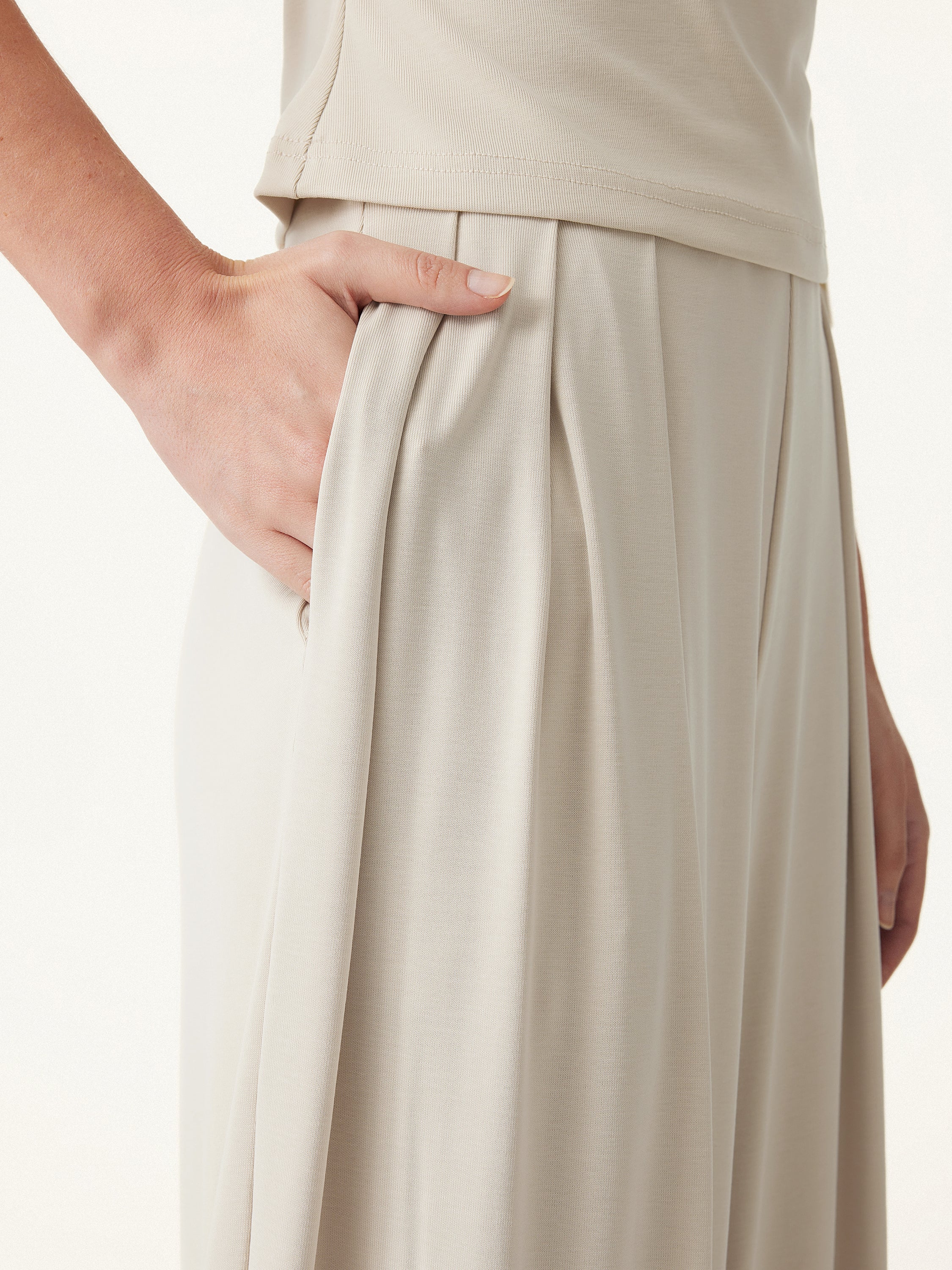Mid Rise Pleated Wide Leg Palazzo Pants with Pockets - Image 7