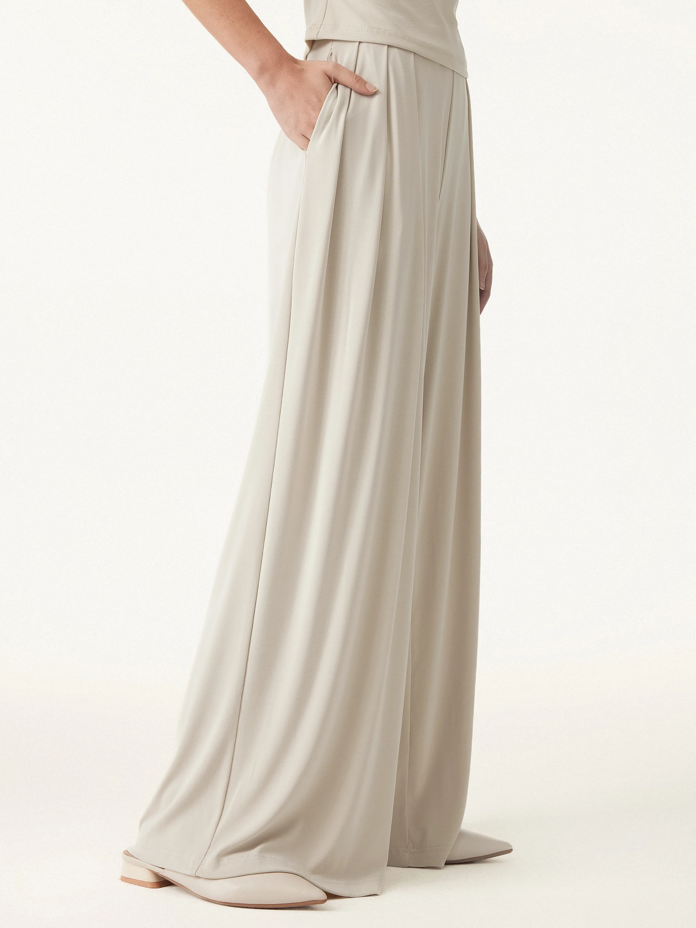 Mid Rise Pleated Wide Leg Palazzo Pants with Pockets - Image 9