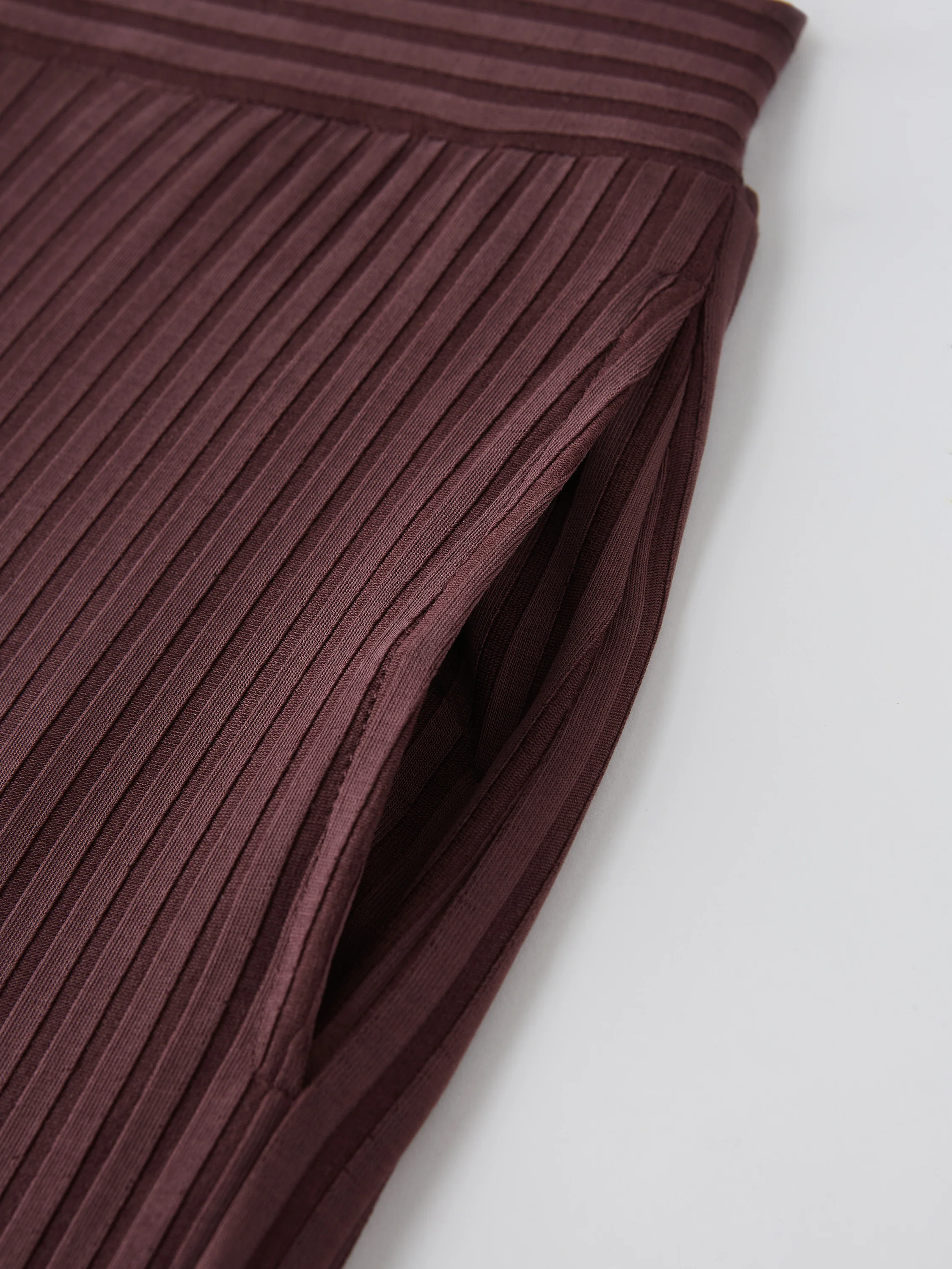 Wrinkle-Free Ultra-soft Mid-Rise Cropped Lounge Pants with Pockets - Image 12