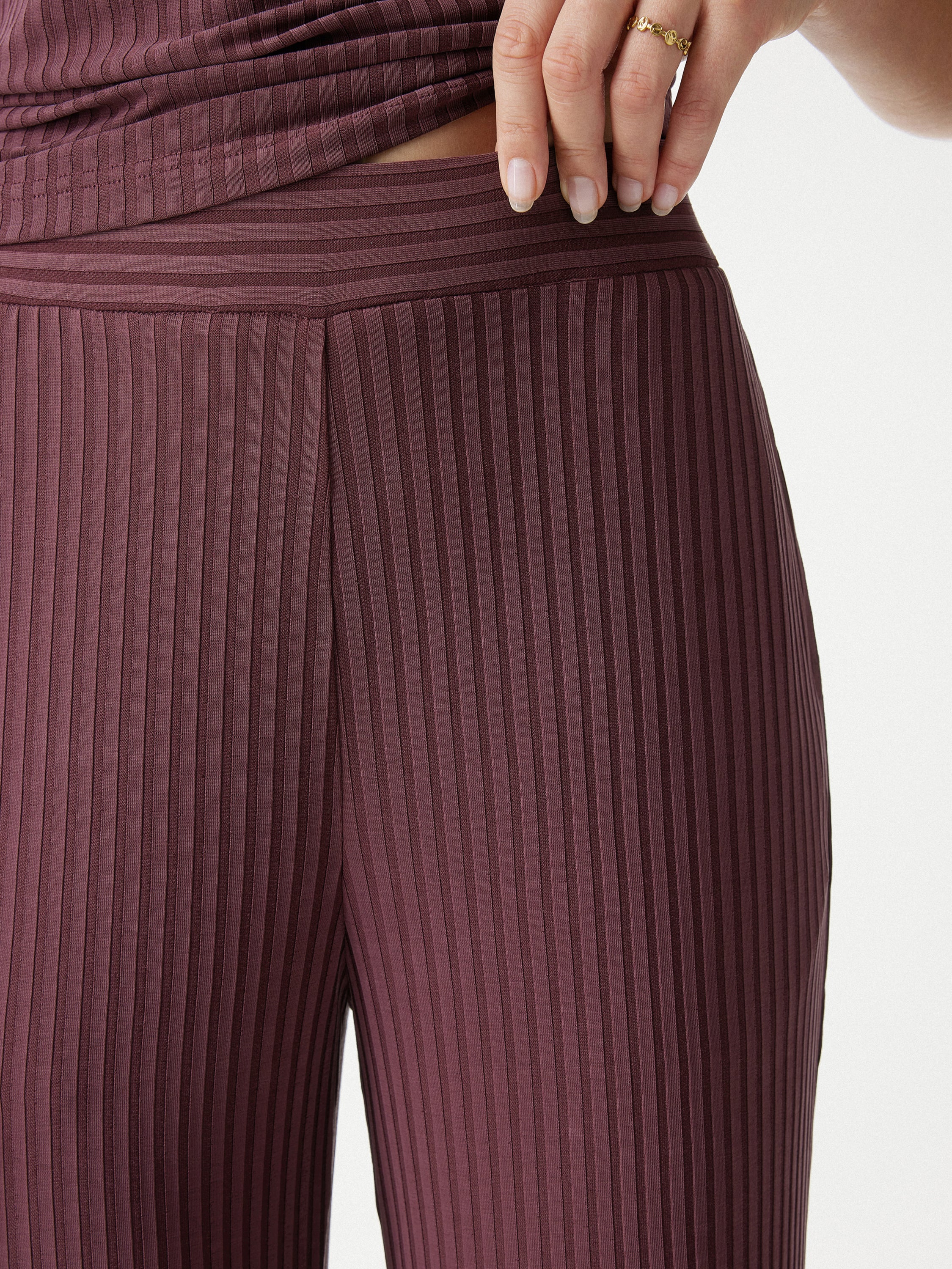 Wrinkle-Free Ultra-soft Mid-Rise Cropped Lounge Pants with Pockets - Image 3